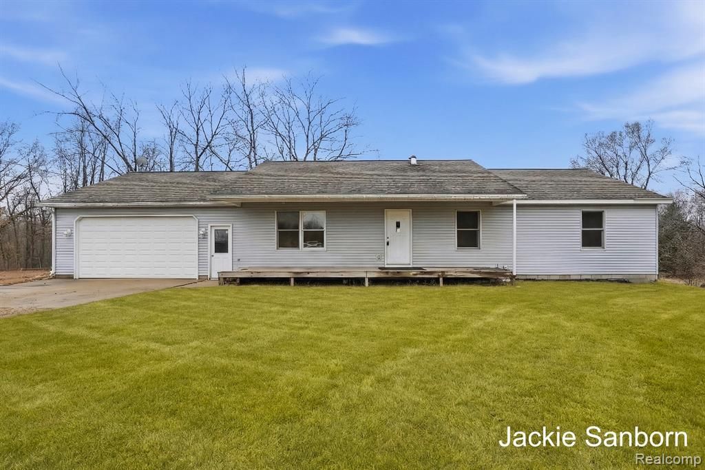7069 N Moe Road, Thornapple Township, MI 49333 Main Photo
