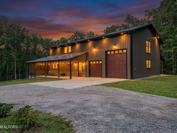 1532 E Overlook Rd, Monterey, TN 38574