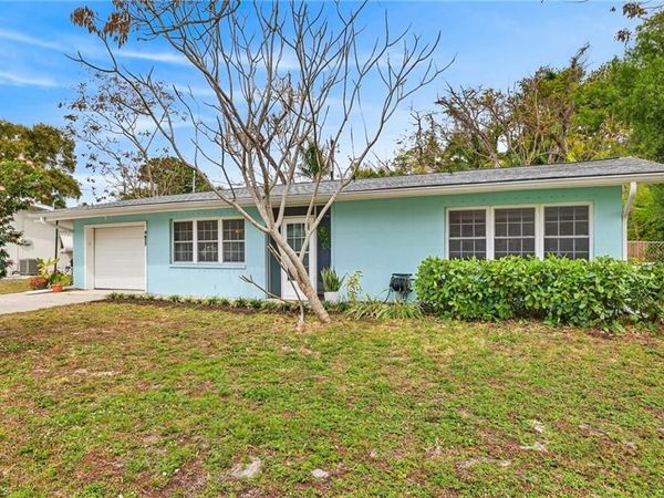 4633 Siesta CIR, FORT MYERS, FL 33901