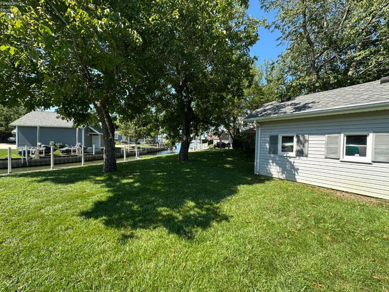 5784 E Carl Street, Marblehead, OH 43440 Photo 3