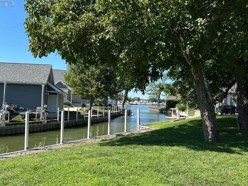 5784 E Carl Street, Marblehead, OH 43440 Photo 4