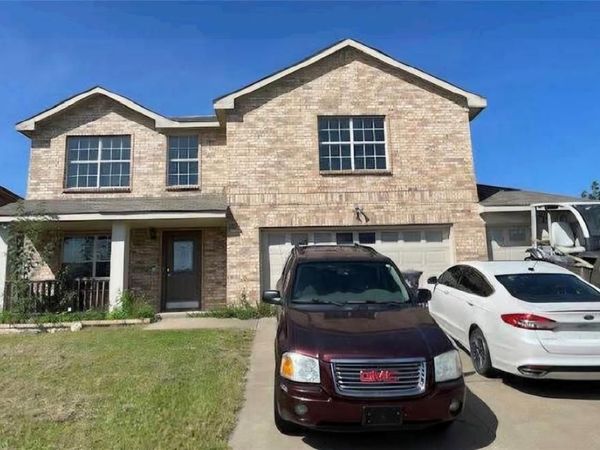 802 Dove Meadows Drive , Arlington, TX 76002