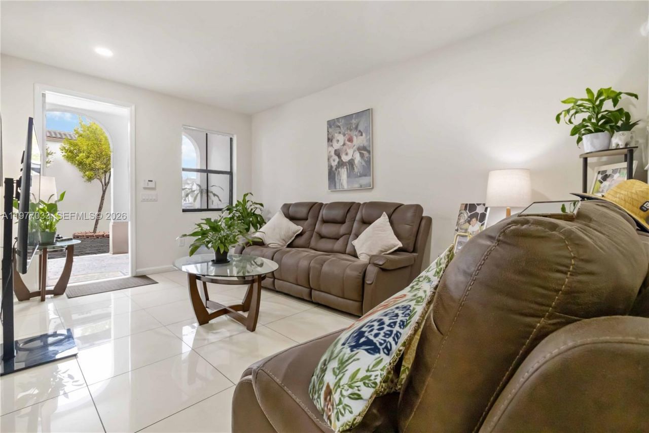 10268 NW 88th Ter, Doral, FL 33178 Photo