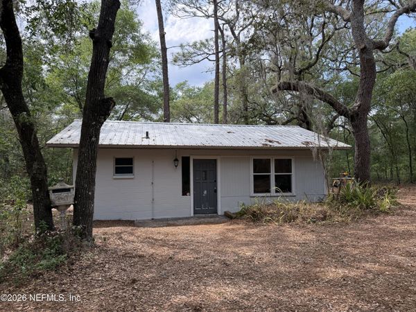 201 / 199 SWAN LAKE Drive, Melrose, FL 32666