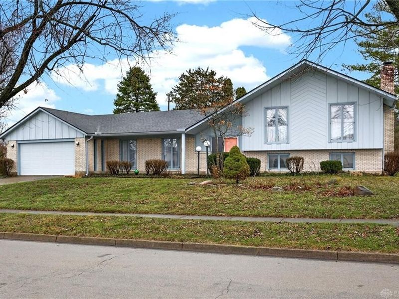 210 Chris Drive, Englewood, OH 45322 Photo 2