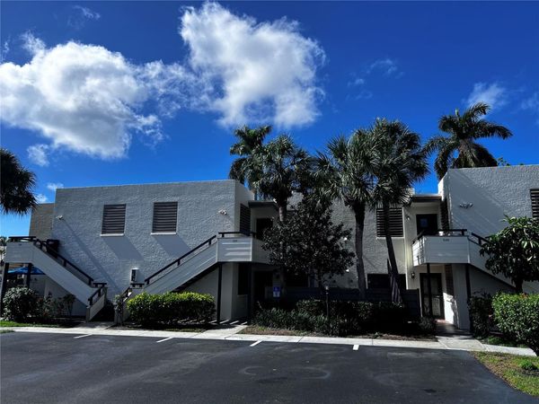 533 LAKESIDE DRIVE , Unit 533, BRADENTON, FL 34210