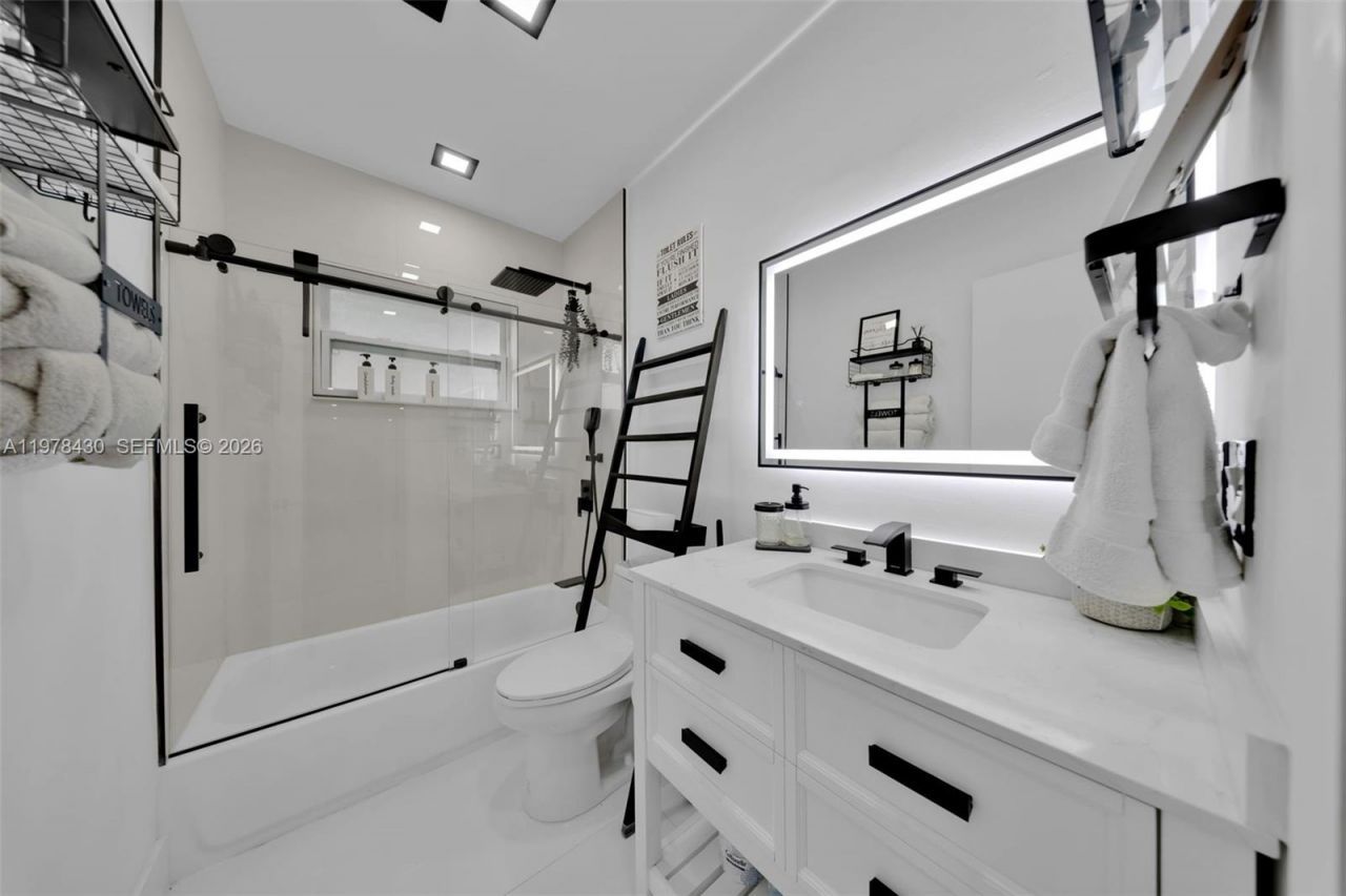 9305 SW 178th Ter, Palmetto Bay, FL 33157 Photo