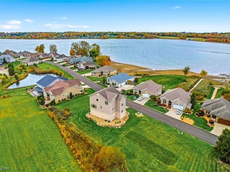 29 Shores Drive, Poland, OH 44514 Photo 2