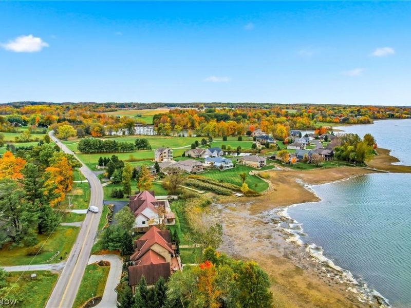 29 Shores Drive, Poland, OH 44514 Photo 4