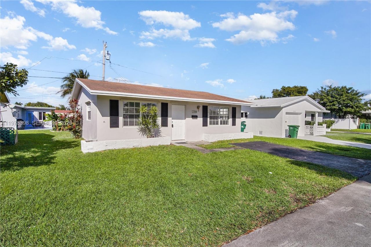 2709 NW 54th St, Tamarac, FL 33309 Photo