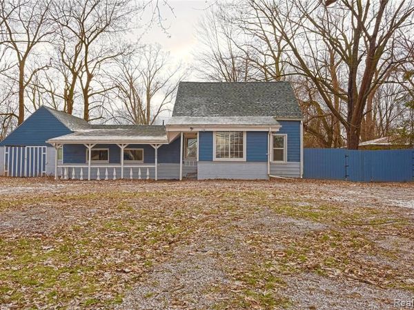 20500 McKishnie Street, Clinton Twp, MI 48035