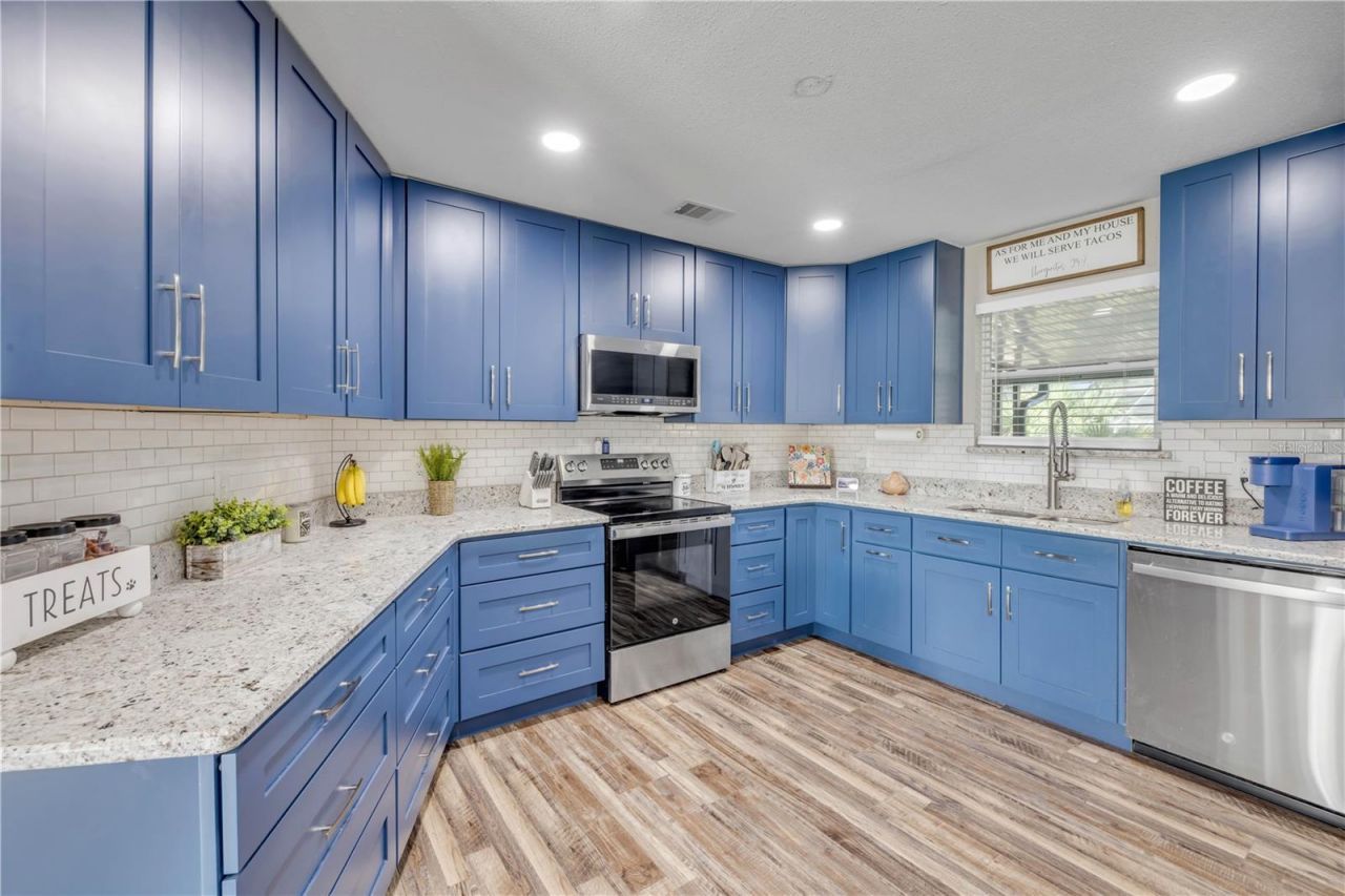 2711 Pine Tree Drive , Edgewater, FL 32141 Photo