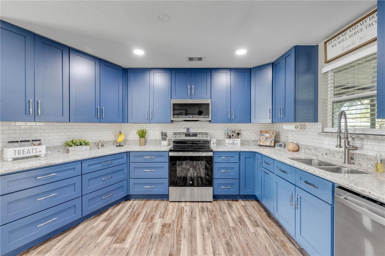 2711 Pine Tree Drive , Edgewater, FL 32141 Photo