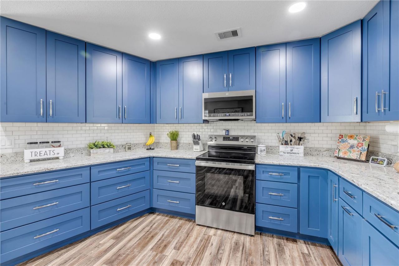 2711 Pine Tree Drive , Edgewater, FL 32141 Photo