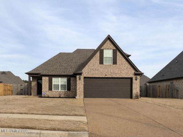 8642 Lois Lane, Southaven, MS 38672