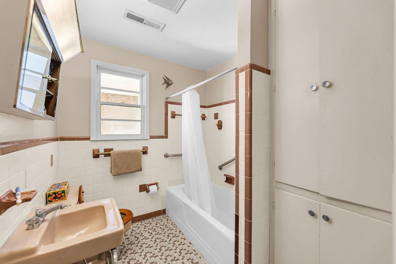 1514 Balsam Street Photo 15