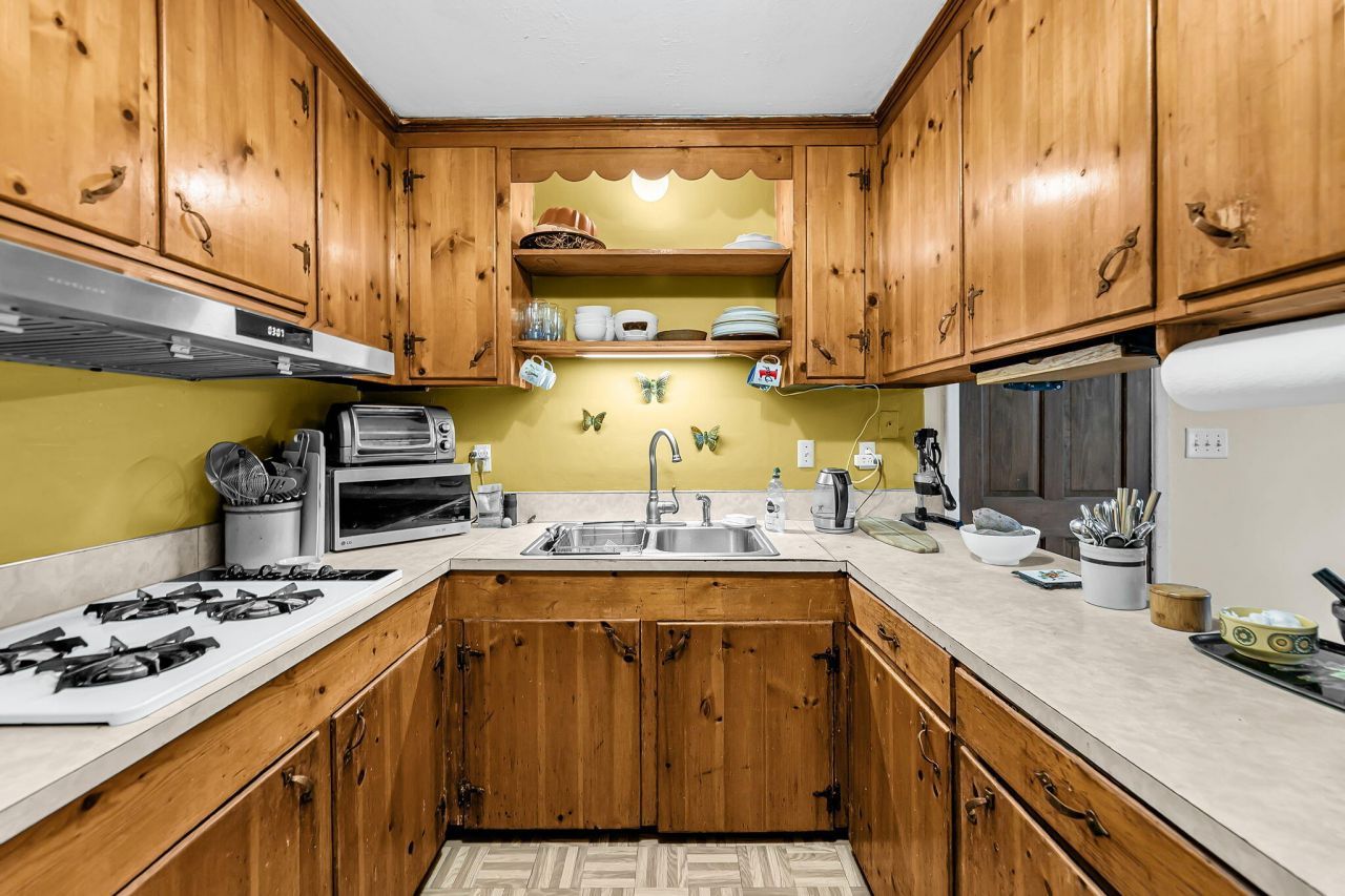 1514 Balsam Street Photo 8