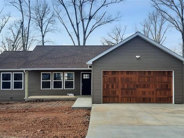 122 Robin Hill Drive , Steelville, MO 65565