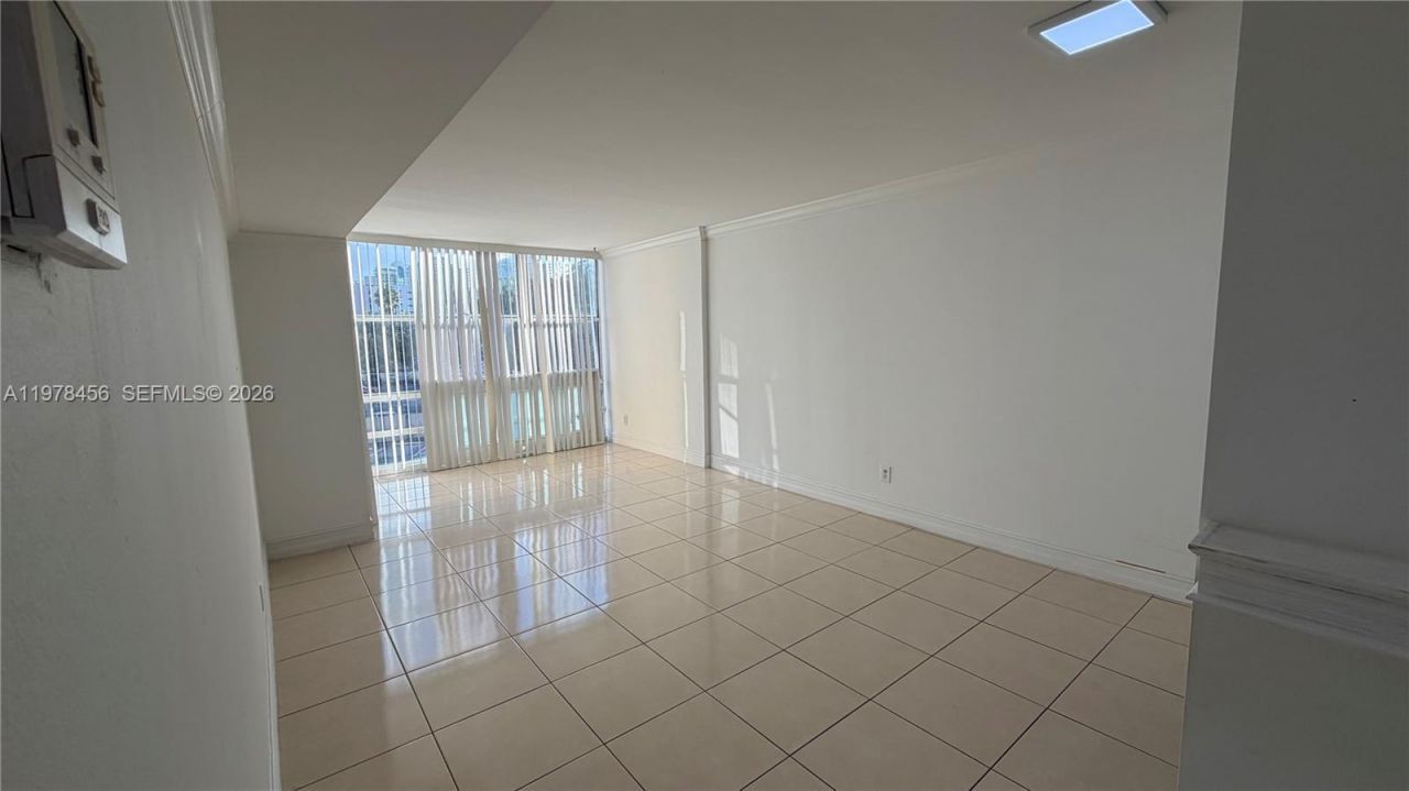200 172nd St , Unit 304, Sunny Isles Beach, FL 33160 Photo