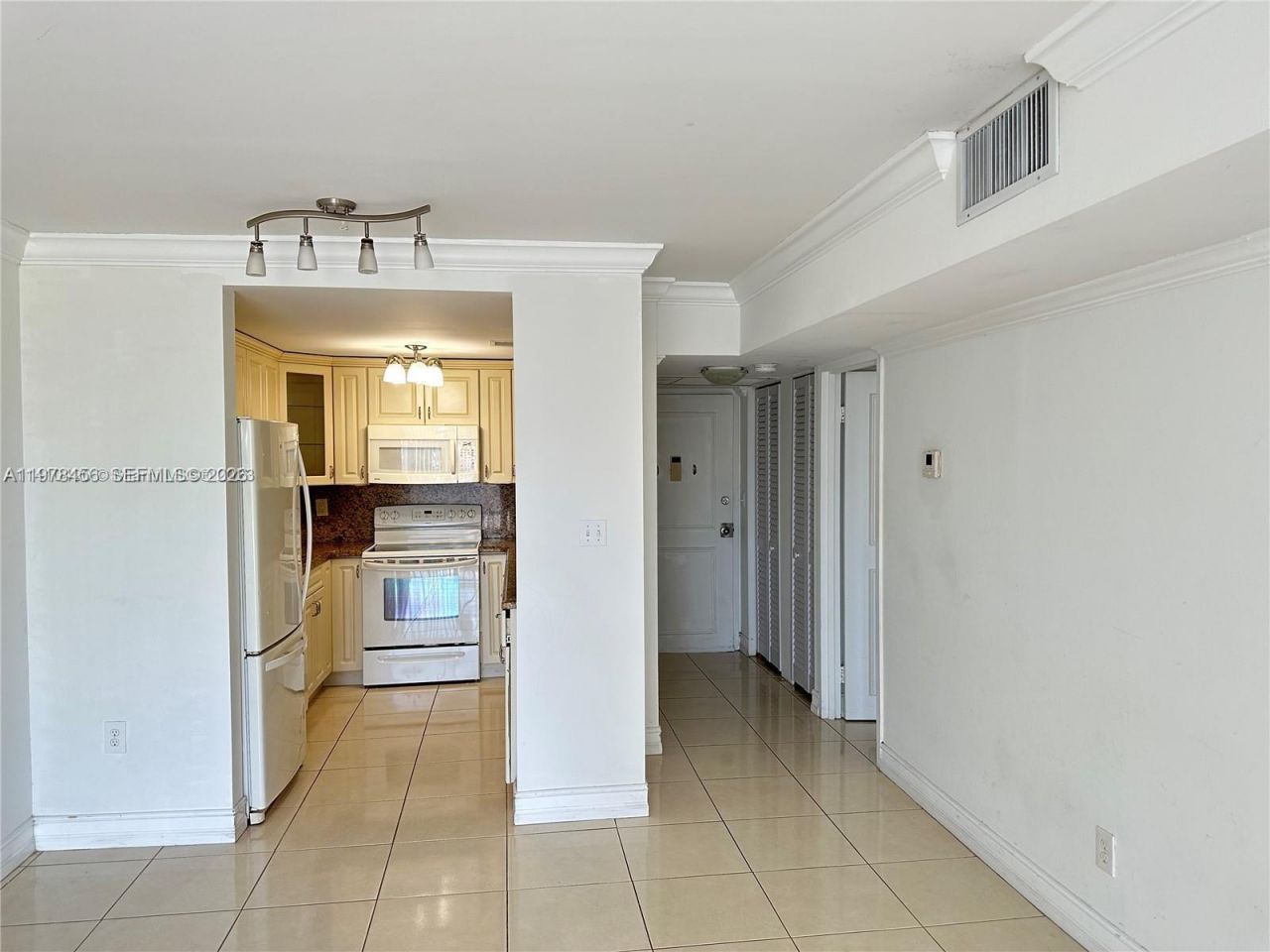200 172nd St , Unit 304, Sunny Isles Beach, FL 33160 Photo