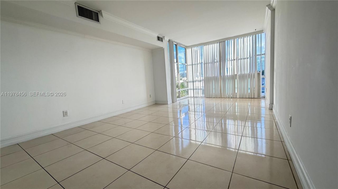 200 172nd St , Unit 304, Sunny Isles Beach, FL 33160 Photo