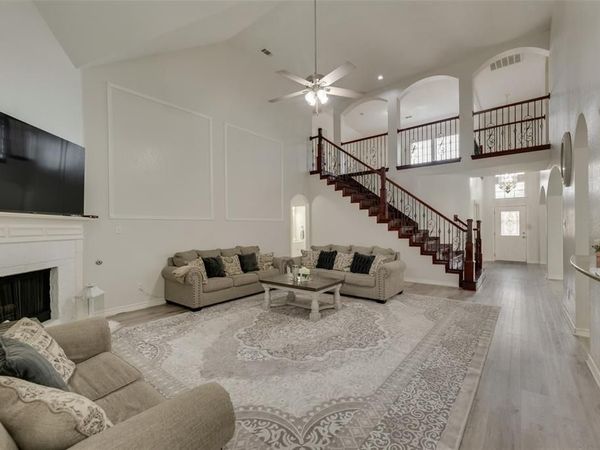 202 Forestridge Drive, Mansfield, TX 76063