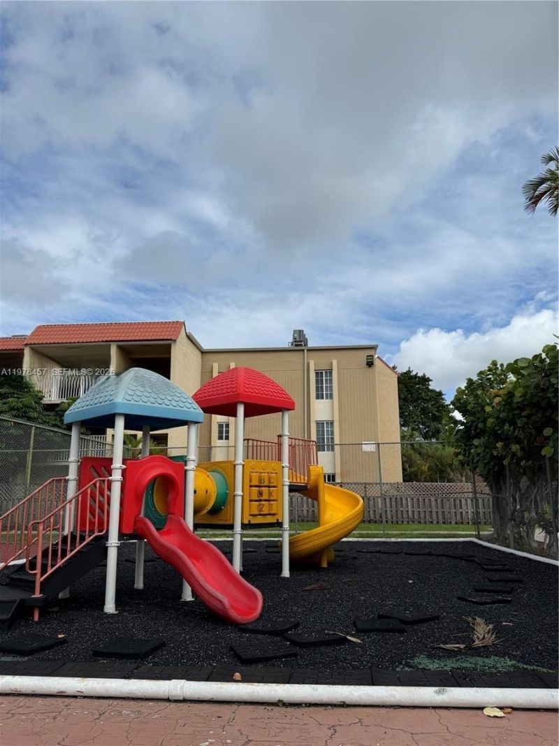 5122 NW 79th Ave , Unit 304, Doral, FL 33166 Photo