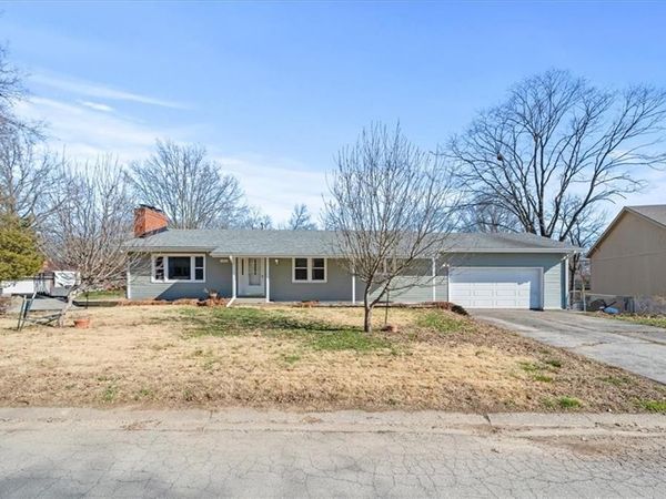 105 Highland Drive, Smithville, MO 64089