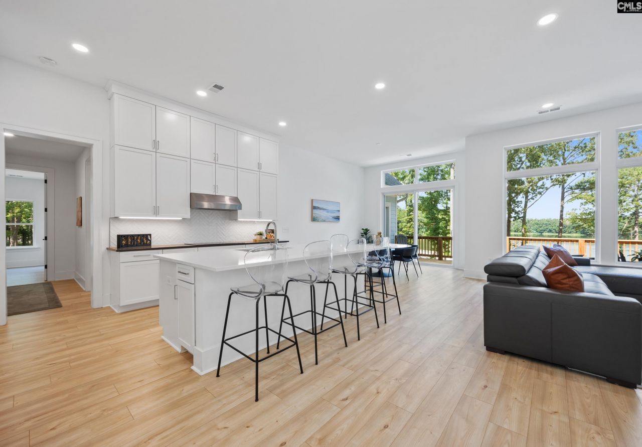 1075 Retreat Way  Photo 12