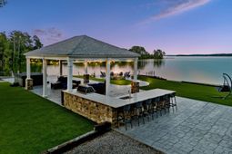 1075 Retreat Way photo 4