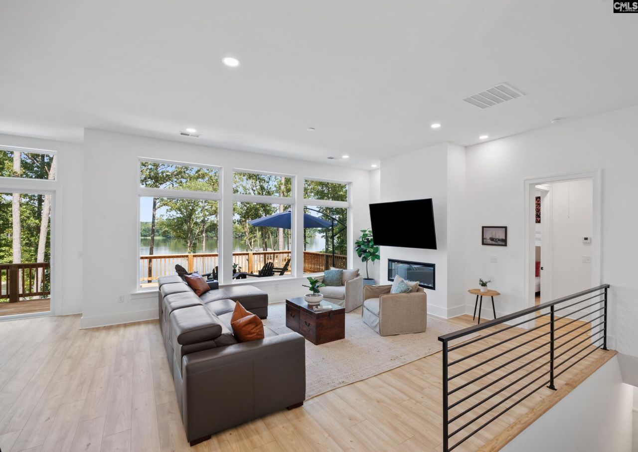 1075 Retreat Way  Photo 9