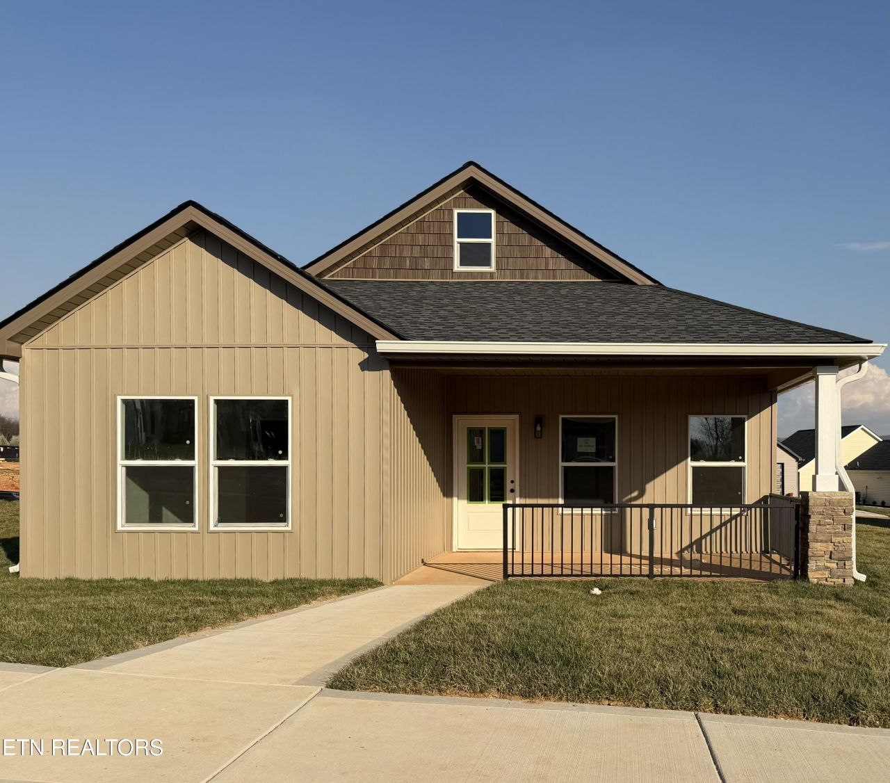 921 Stratford Ave, Sweetwater, TN 37874 Main Photo