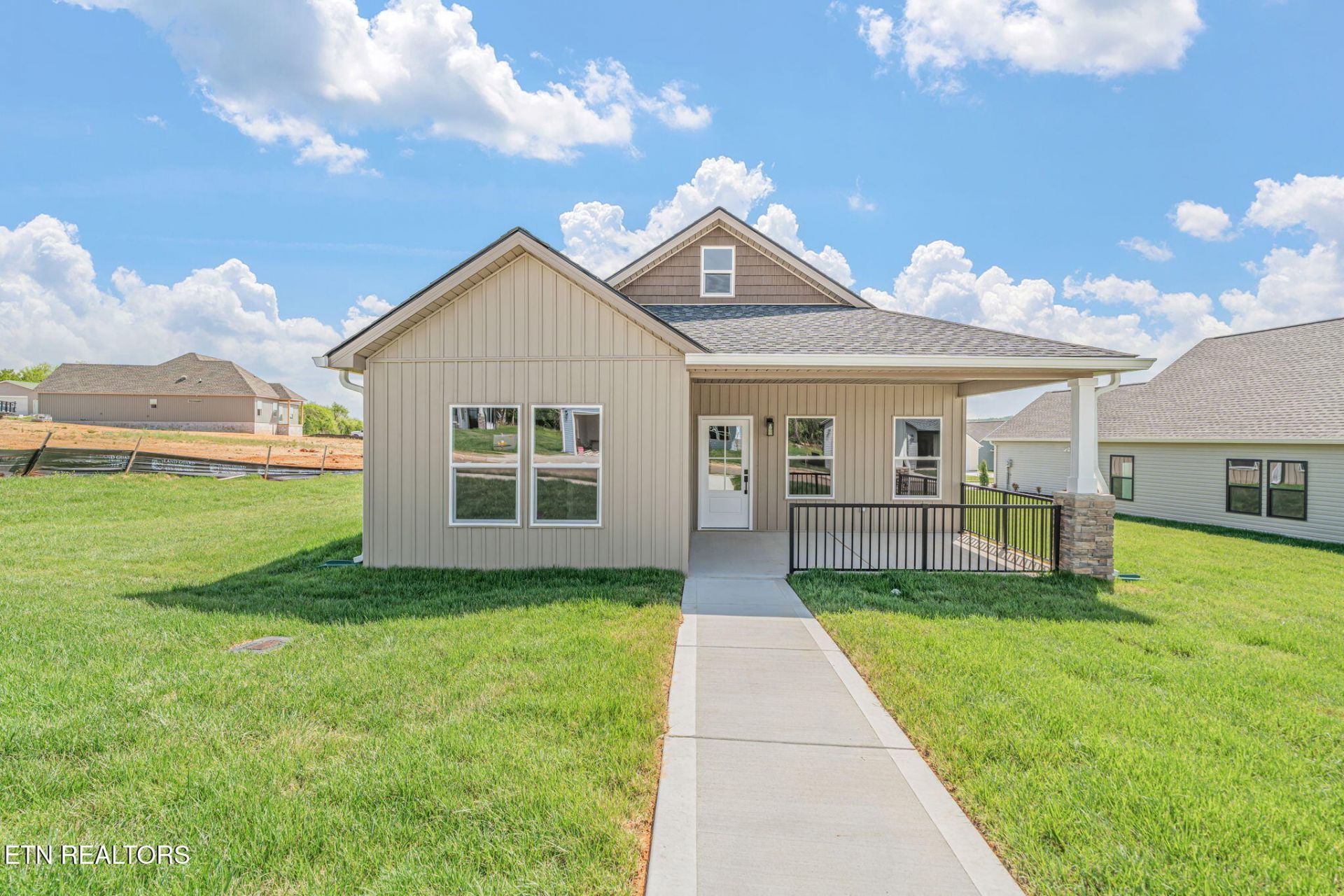 921 Stratford Ave, Sweetwater, TN 37874 Main Photo