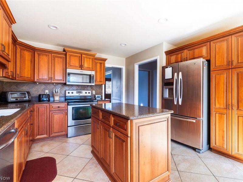 195 Willow Bend Drive, Canfield, OH 44406 Photo 11