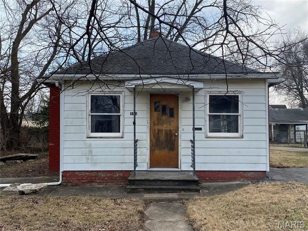 1312 School Street , Hillsboro, IL 62049