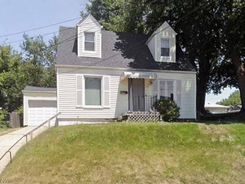 907 16th Street NE, Canton, OH 44714 Photo 1