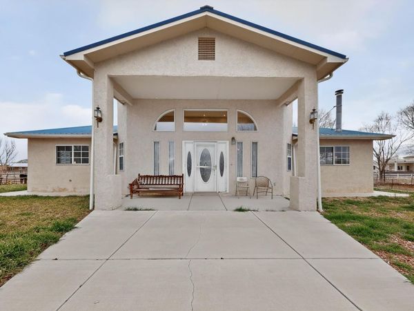 24 Della Road, Los Lunas, NM 87031