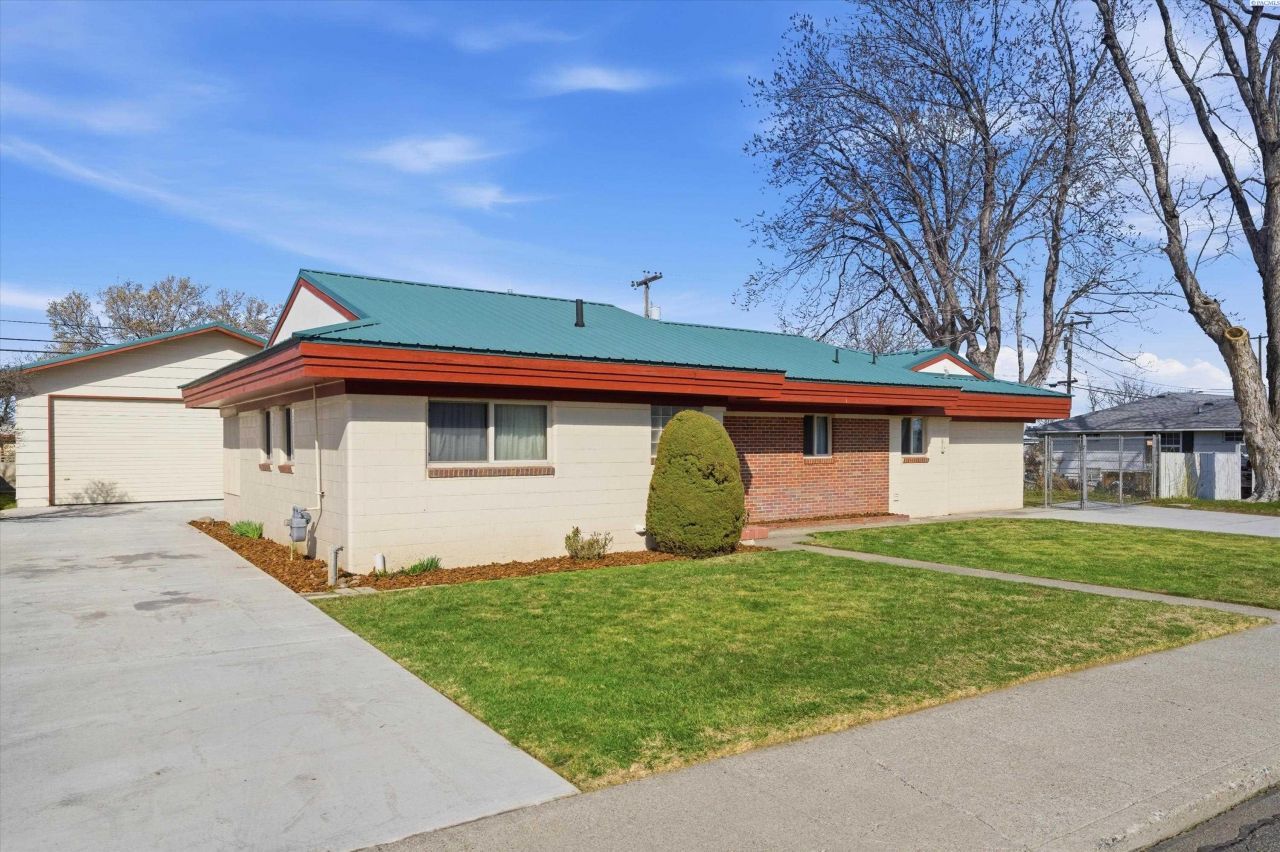 2430 W Clearwater Ave, Kennewick, WA 99336 Main Photo