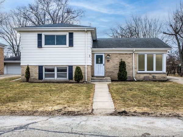 4715 W Lake Avenue , Glenview, IL 60025