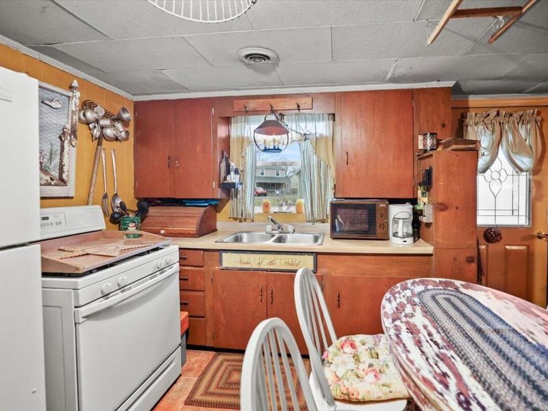 106 Sunset Drive, Hebron, OH 43025 Photo 6