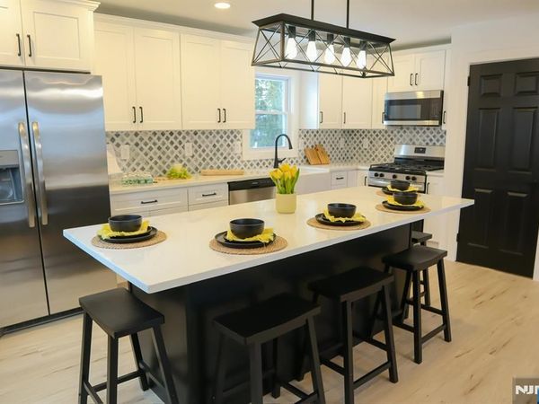 78 Poplar Avenue, LITTLE FERRY, NJ 07643