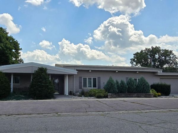 710 4th Street SE, Pipestone, MN 56164