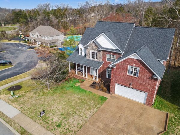 142 Ridgeview Trace, Hendersonville, TN 37075