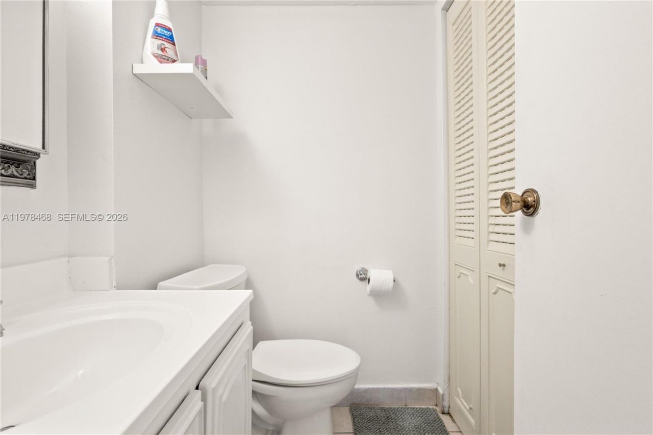 1000 Parkview Dr, Unit 115, Hallandale Beach, FL 33009 Photo