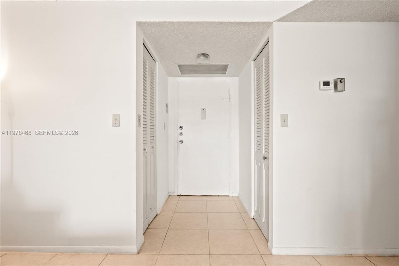 1000 Parkview Dr, Unit 115, Hallandale Beach, FL 33009 Photo