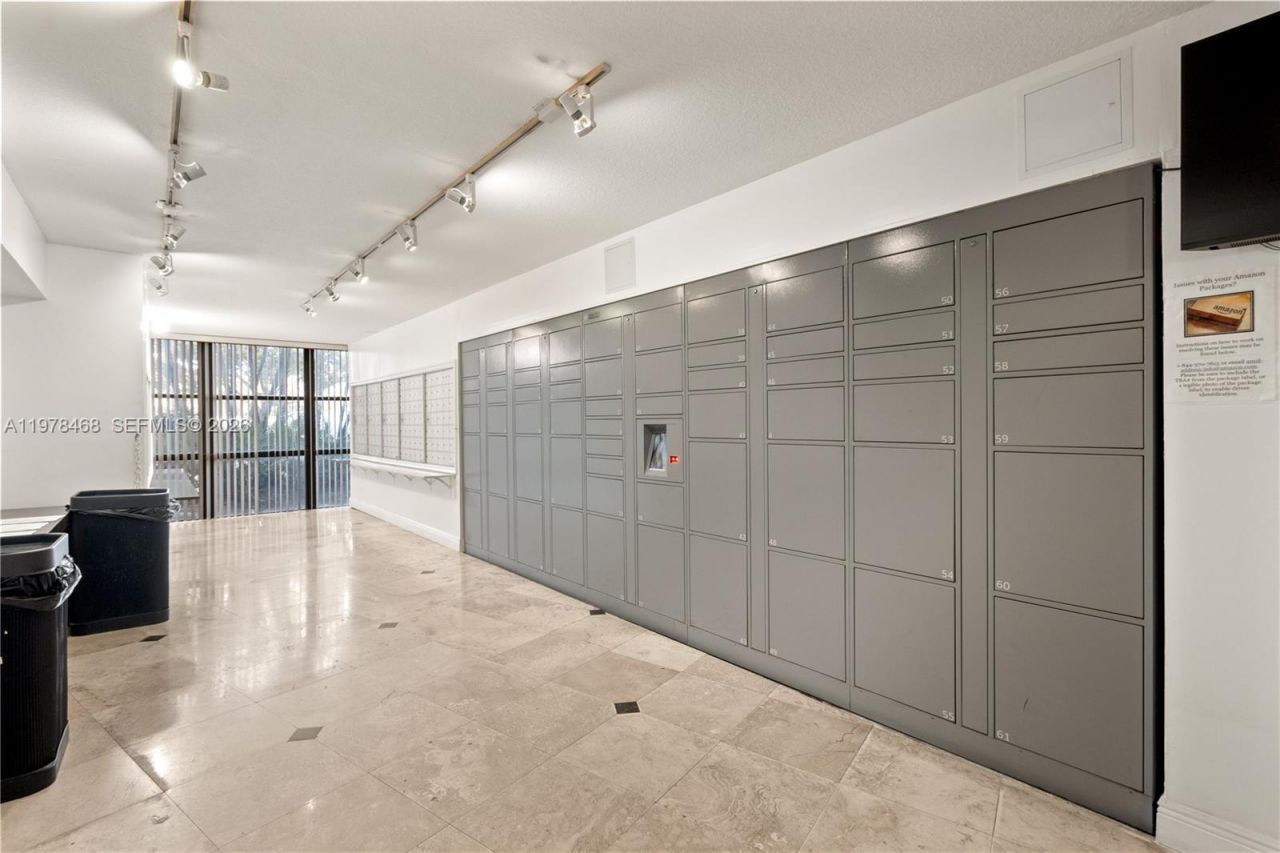 1000 Parkview Dr, Unit 115, Hallandale Beach, FL 33009 Photo