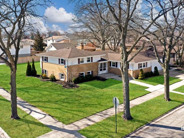 7731 Maple Street , Morton Grove, IL 60053