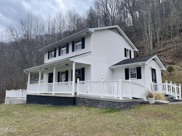 1977 Combs Ridge Road, Honaker, VA 24260