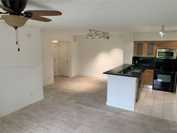 570 S Park Rd , Unit 13-6, Hollywood, FL 33021