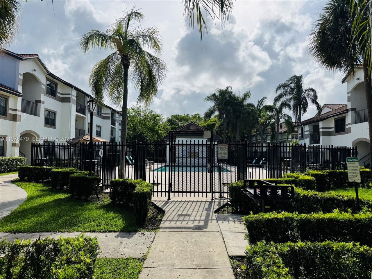 570 S Park Rd, Unit 13-6, Hollywood, FL 33021 Photo